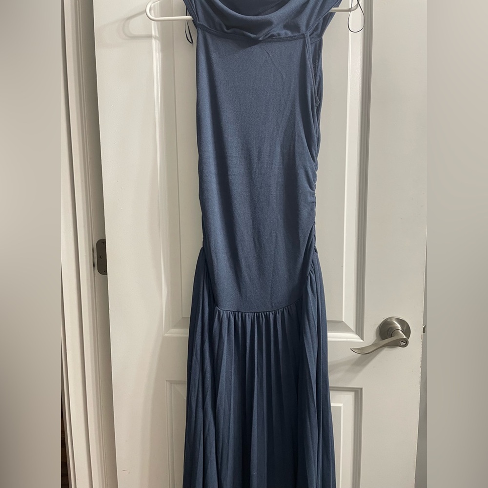 Field Of Dreams Dress in Navy
LIONESS